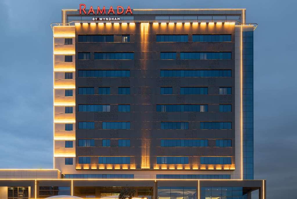 Ramada By Wyndham Erbil Gulan Street Hotel Exterior photo