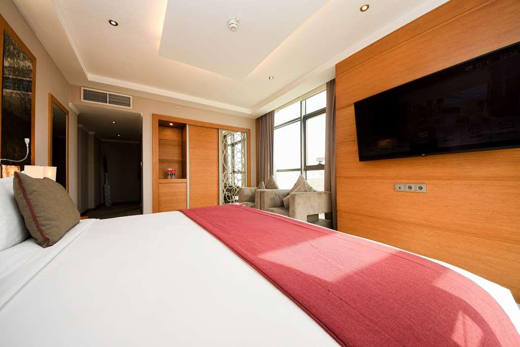 Ramada By Wyndham Erbil Gulan Street Hotel Room photo